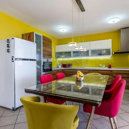 Paradise View Apartment *